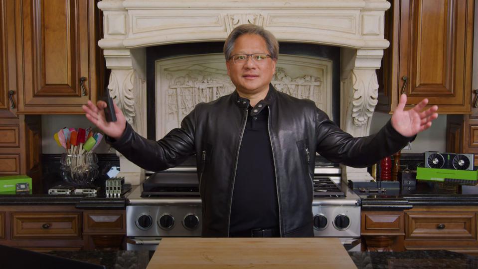 Nhà sáng lập Nvidia - Jensen Huang (tỷ phú mang 2 quốc tịch Đài Loan - Mỹ) giới thiệu công nghệ AI trong căn bếp hiện đại tại nhà.